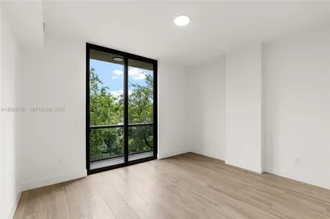 3034 Oak Avenue Miami FL 33133