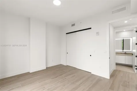 3034 Oak Avenue Miami FL 33133