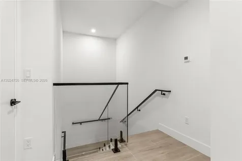 3034 Oak Avenue Miami FL 33133