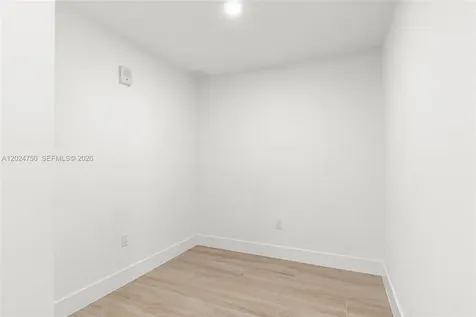 3034 Oak Avenue Miami FL 33133