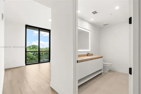 3034 Oak Avenue Miami FL 33133