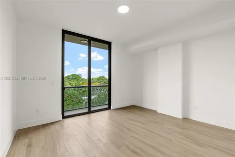 3034 Oak Avenue Miami FL 33133