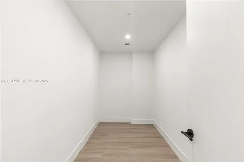 3034 Oak Avenue Miami FL 33133