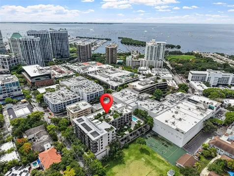 3034 Oak Avenue Miami FL 33133