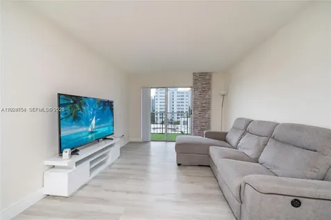 899 West Avenue Miami Beach FL 33139