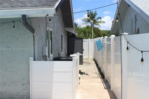 1317 SW 82nd Avenue North Lauderdale FL 33068