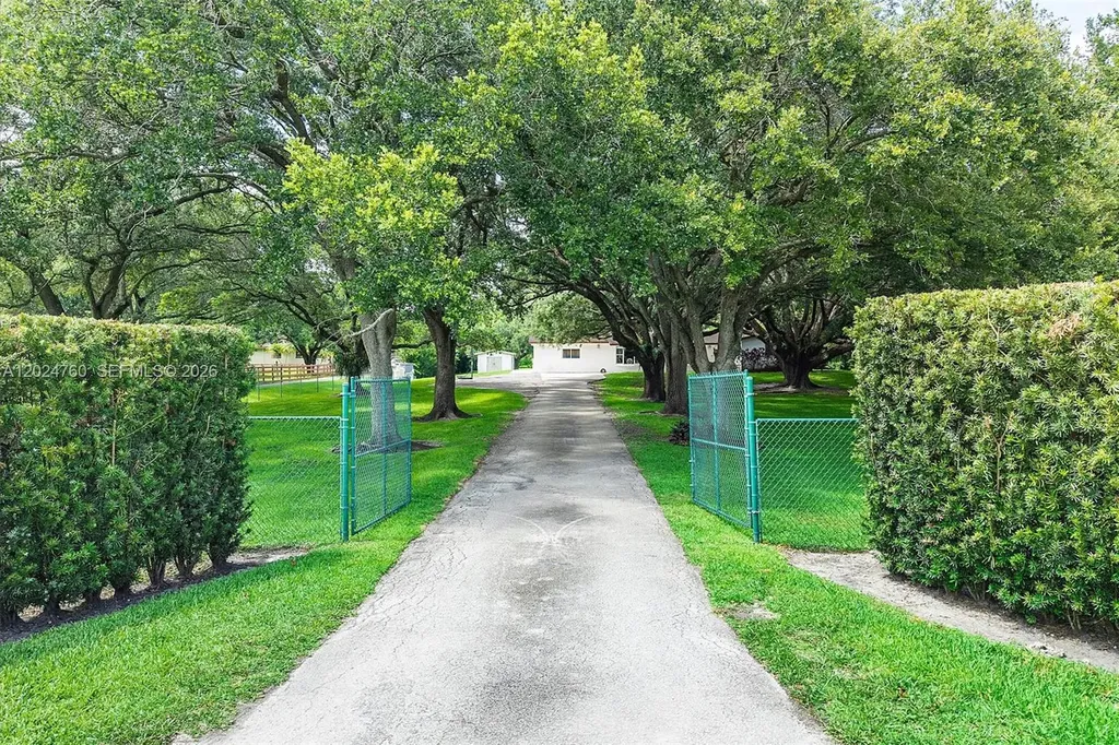 13821 Mustang Trail Southwest Ranches FL 33330