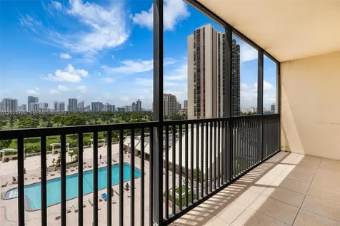 20301 W Country Club Drive Aventura FL 33180