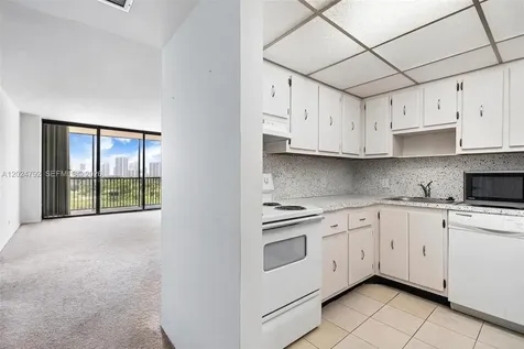 20301 W Country Club Drive Aventura FL 33180