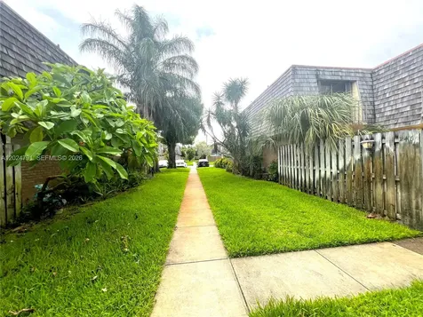 246 Woodland Road Palm Springs FL 33461