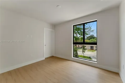1917 NW 17 Street Miami FL 33125