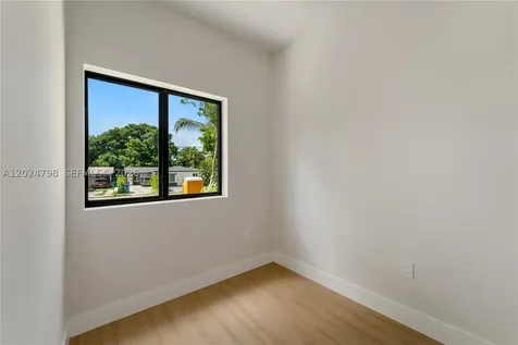 1917 NW 17 Street Miami FL 33125