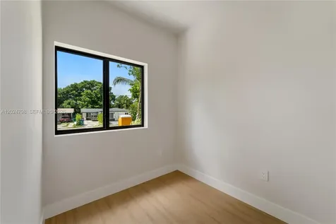 1917 NW 17 Street Miami FL 33125