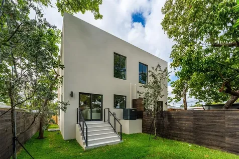 1917 NW 17 Street Miami FL 33125