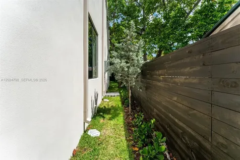 1917 NW 17 Street Miami FL 33125
