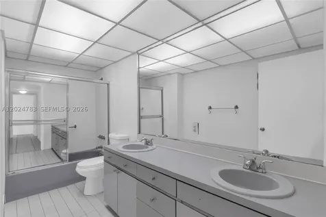 13951 Kendale Lakes Circle Miami FL 33183