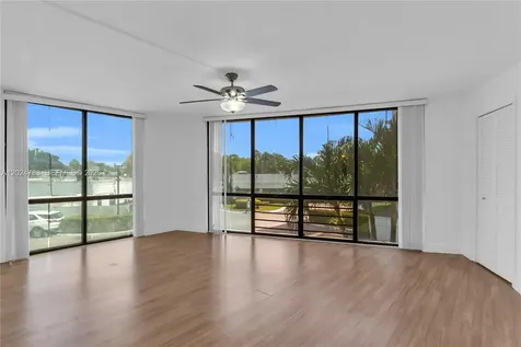 13951 Kendale Lakes Circle Miami FL 33183