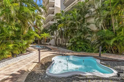 13951 Kendale Lakes Circle Miami FL 33183