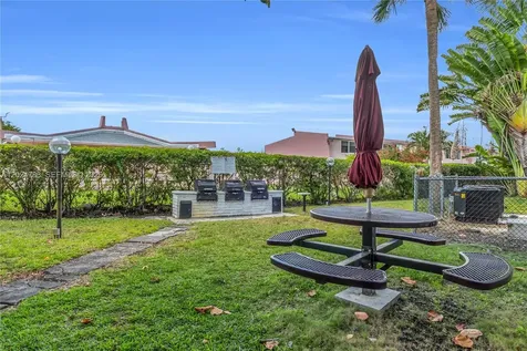 13951 Kendale Lakes Circle Miami FL 33183