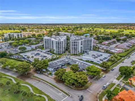 13951 Kendale Lakes Circle Miami FL 33183
