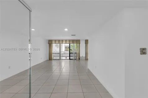13951 Kendale Lakes Circle Miami FL 33183