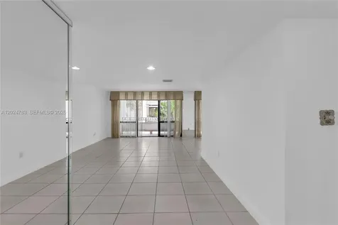 13951 Kendale Lakes Circle Miami FL 33183