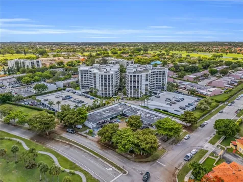 13951 Kendale Lakes Circle Miami FL 33183