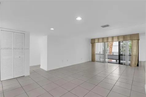 13951 Kendale Lakes Circle Miami FL 33183