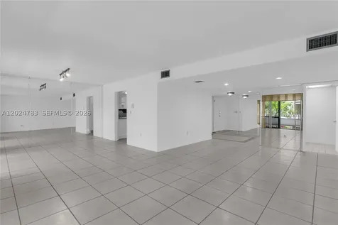 13951 Kendale Lakes Circle Miami FL 33183