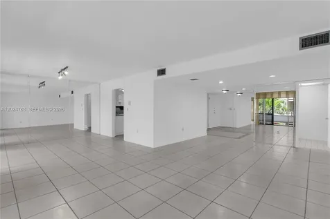 13951 Kendale Lakes Circle Miami FL 33183
