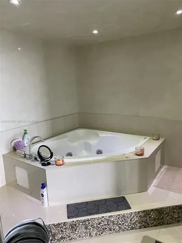 18081 Biscayne Boulevard Aventura FL 33160