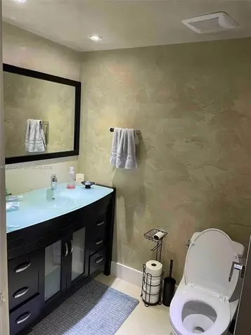 18081 Biscayne Boulevard Aventura FL 33160