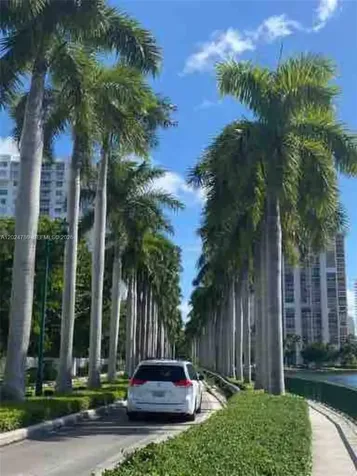 18081 Biscayne Boulevard Aventura FL 33160