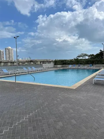 18081 Biscayne Boulevard Aventura FL 33160