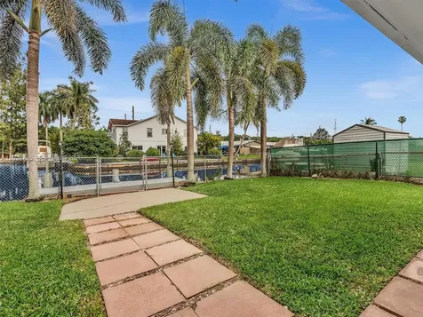 4500 SW 42nd Terrace Dania Beach FL 33314