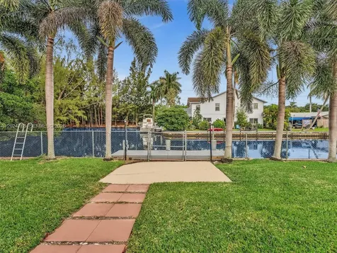 4500 SW 42nd Terrace Dania Beach FL 33314