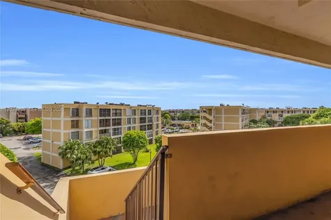 9280 Fontainebleau Boulevard Miami FL 33172