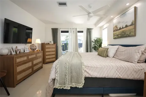 9330 NW 43rd Street Sunrise FL 33351