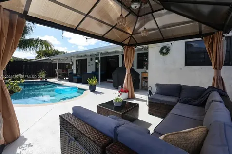 9330 NW 43rd Street Sunrise FL 33351