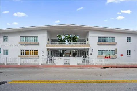 7950 Tatum Waterway Drive Miami Beach FL 33141