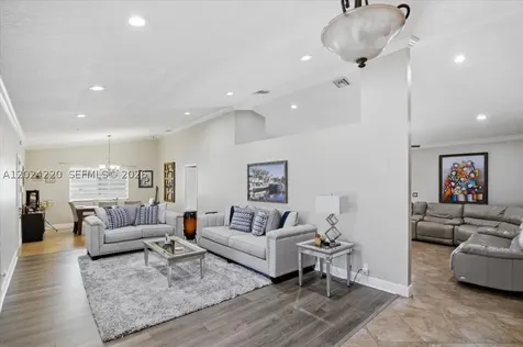 6520 Olde Moat Way Davie FL 33331