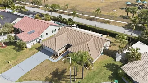6520 Olde Moat Way Davie FL 33331