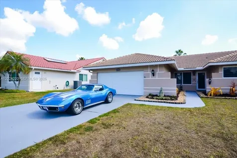 6520 Olde Moat Way Davie FL 33331