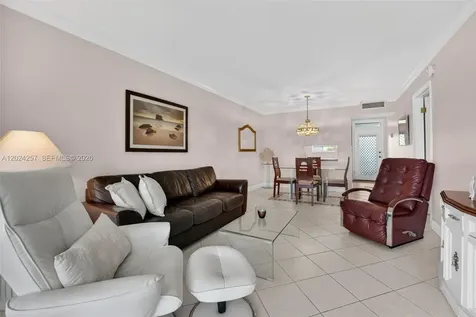 2800 NW 47th Terrace Lauderdale Lakes FL 33313