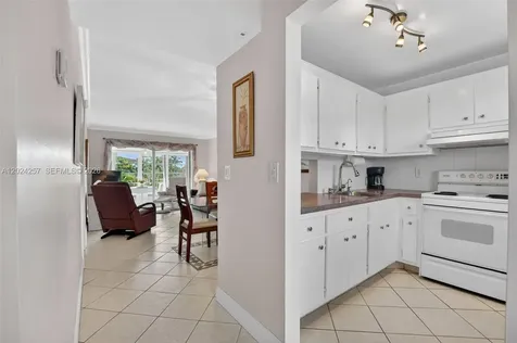 2800 NW 47th Terrace Lauderdale Lakes FL 33313