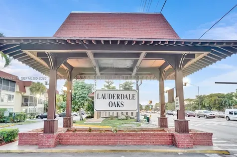 2800 NW 47th Terrace Lauderdale Lakes FL 33313