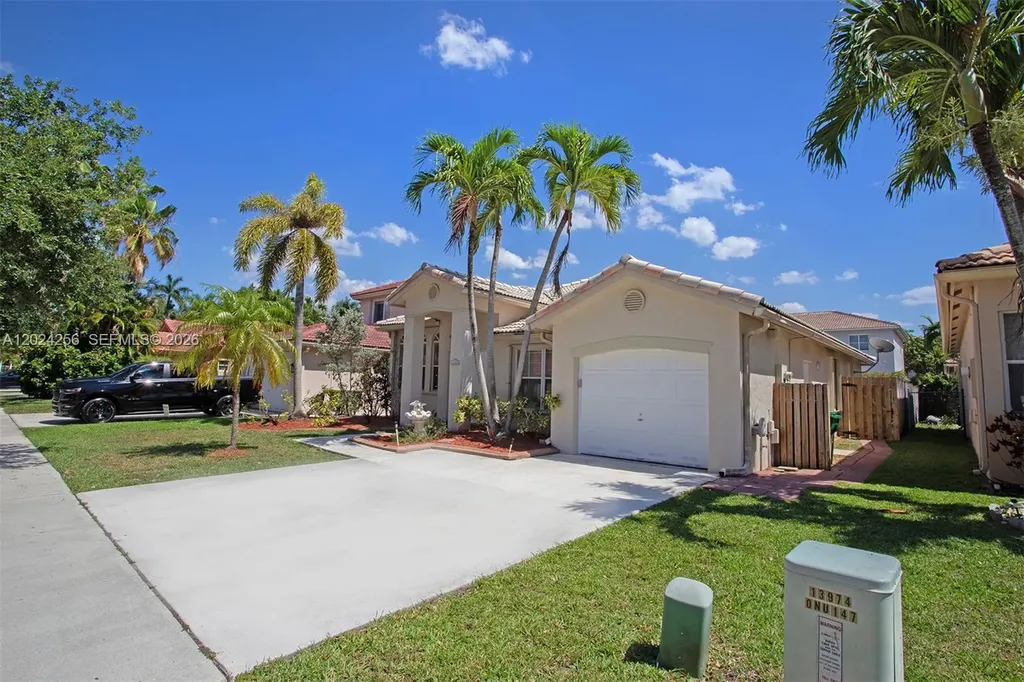 13964 N Cypress Cove Circle Davie FL 33325