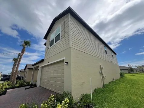693 Carlyle Way Fort Pierce FL 34947