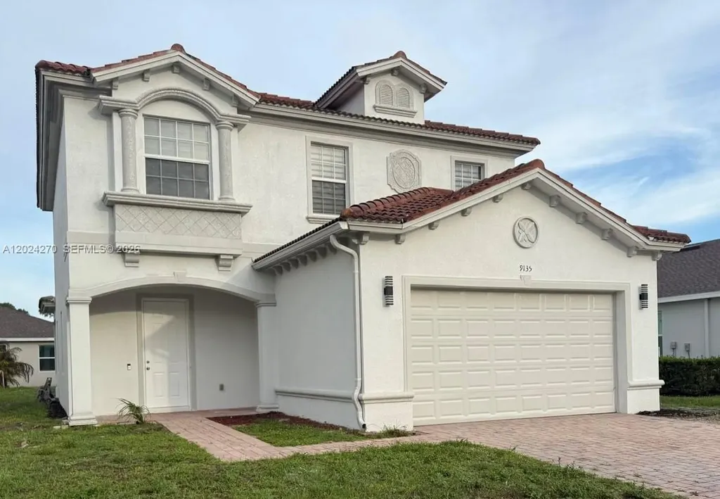 9135 Leatherwood Loop Lehigh Acres FL 33936