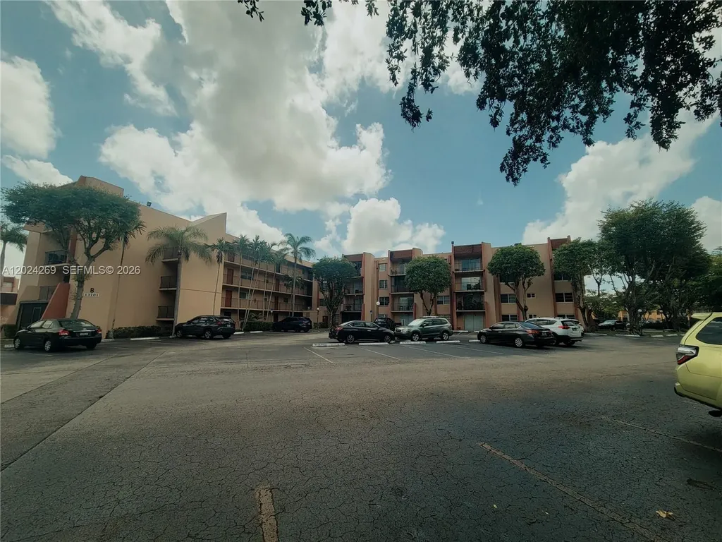 13701 Kendale Lakes Circle Miami FL 33183